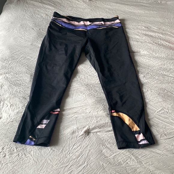 Lululemon Inspire Crops - Picture 1 of 3
